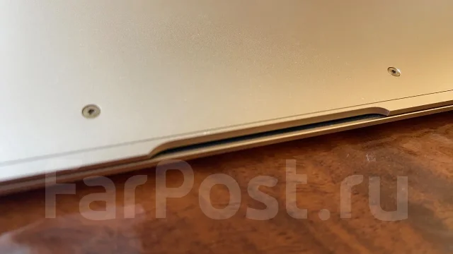 Apple. 12", 1,1����, ��� 8 ��, ���� 250���, WiFi: 1, Bluetooth: 1, ����������� �� 3��. ����
