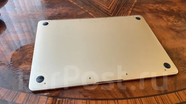 Apple. 12", 1,1����, ��� 8 ��, ���� 250���, WiFi: 1, Bluetooth: 1, ����������� �� 3��. ����