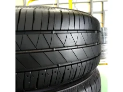 Bridgestone Finessa HB01
