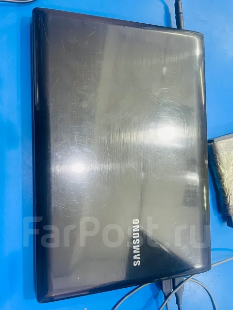 Samsung Q330. 13.3", 2,3����, ��� 4 ��, ���� 500���, WiFi: 1, Bluetooth: 1 ����
