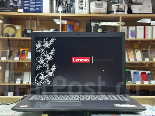 Lenovo IdeaPad 330. 15", 2,6����, ��� 4 ��, ���� 600���, WiFi: 1, Bluetooth: 1, ����������� �� 2��. ����