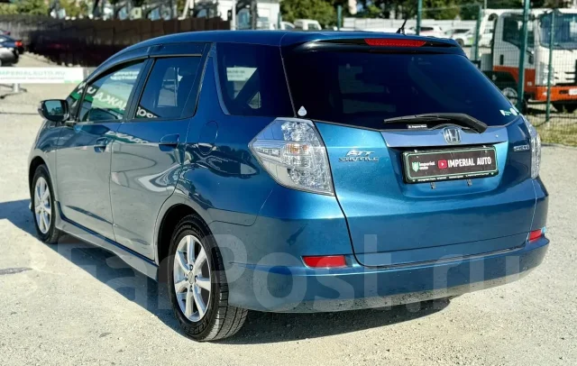 Honda Fit Shuttle. �������, ��������, 1.3 (88��.�.), ������, 149 000����. �� ����