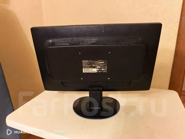Philips. 18", ���������� �� (LCD, LED, QLED) ����