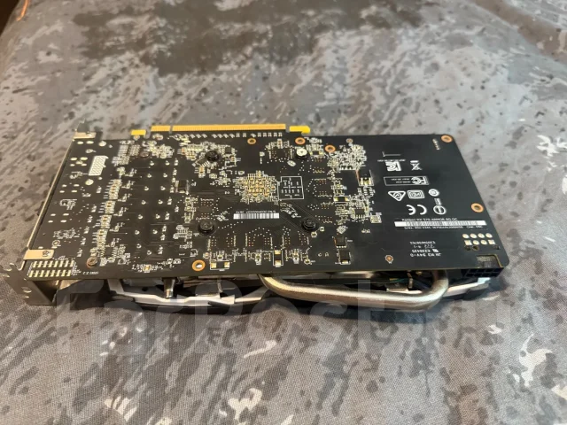 Radeon RX 570 ����