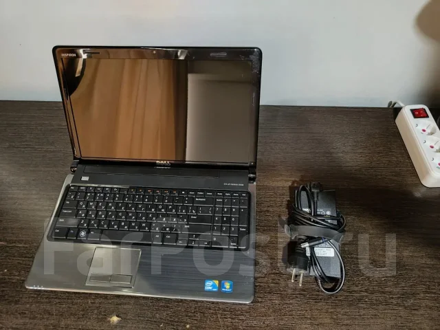Dell Inspiron 1564. 15", 2����, ��� 3072 ��, ���� 320���, WiFi: 1, Bluetooth: 1, ����������� �� 2��. ����