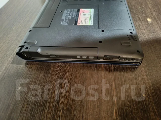 Dell Inspiron 1564. 15", 2����, ��� 3072 ��, ���� 320���, WiFi: 1, Bluetooth: 1, ����������� �� 2��. ����