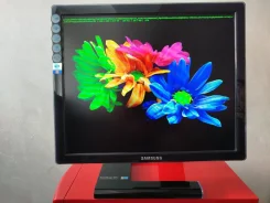 Samsung. 19", ���������� �� (LCD, LED, QLED) ����