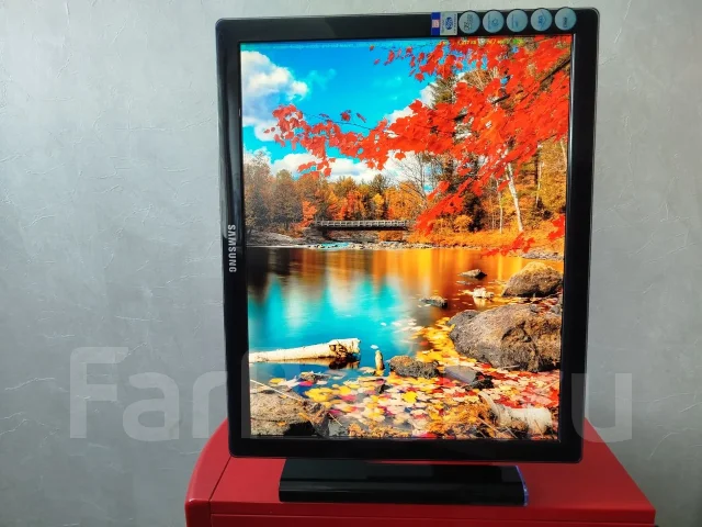 Samsung. 19", ���������� �� (LCD, LED, QLED) ����