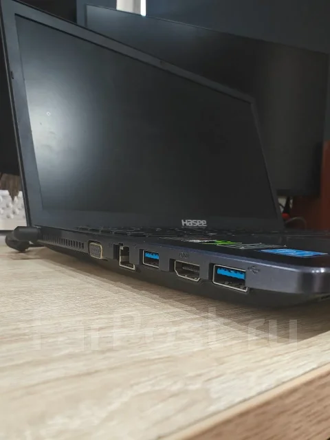 Hasee. 15.6", 3,3����, ��� 16 ��, ���� 500���, WiFi: 1, Bluetooth: 1, ����������� �� 1��. ����
