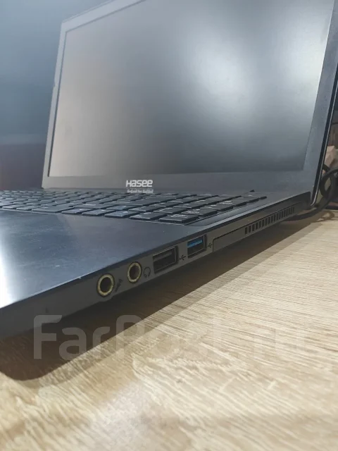 Hasee. 15.6", 3,3����, ��� 16 ��, ���� 500���, WiFi: 1, Bluetooth: 1, ����������� �� 1��. ����