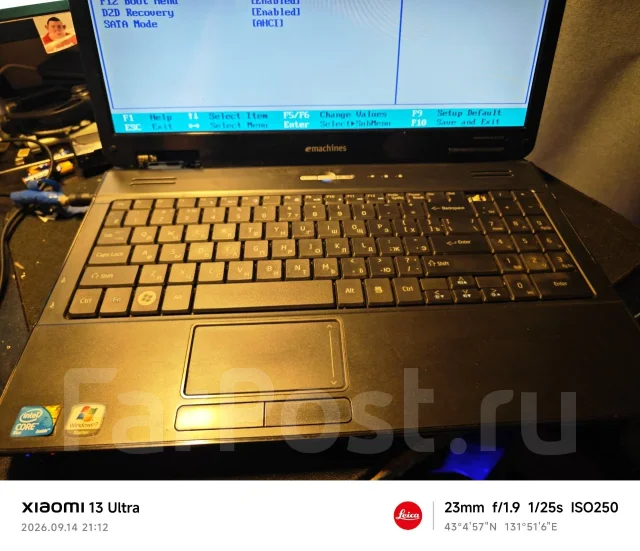eMachines. 15", 999����, ��� 4 ��, ���� 1���, WiFi: 1, Bluetooth: 1, ����������� �� 2��. ����