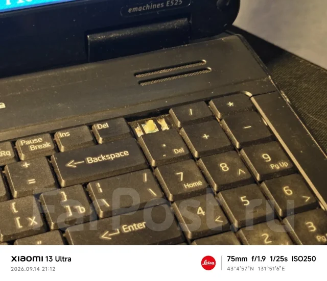 eMachines. 15", 999����, ��� 4 ��, ���� 1���, WiFi: 1, Bluetooth: 1, ����������� �� 2��. ����