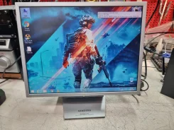 Samsung. 15", ���������� �� (LCD, LED, QLED) ����