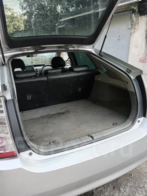 Toyota Prius ����