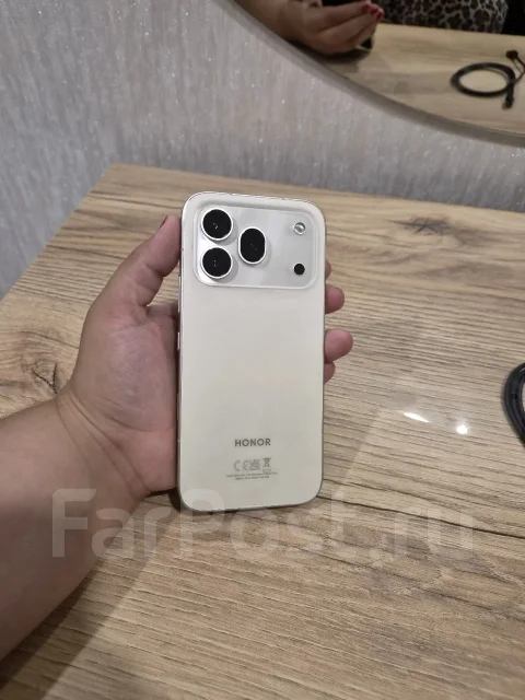 Honor 600 Pro. �����, 512 ��, 3G ����