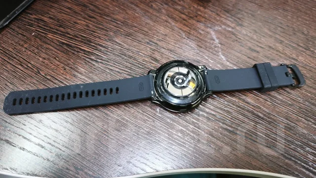 Samsung Galaxy Watch Active2. GPS, NFC, IP68 ����