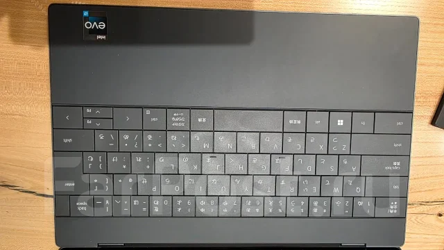 Dell XPS 13. 13.4", 5����, ��� 32 ��, ���� 2 024���, WiFi: 1, Bluetooth: 1 ����
