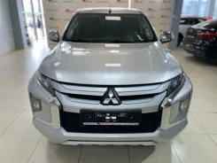 Mitsubishi L200. KJ ����