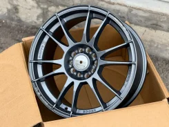 OZ Racing Ultraleggera. 7.5x17", 5x108, 5x114.3, ET35, �� 73,1���. ����