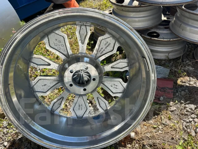 Lexani. 9.5x22", 5x120, ET15 ����