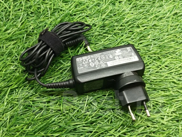Acer TravelMate. 11.6", 1,5����, ��� 2048 ��, ���� 320���, WiFi: 1, Bluetooth: 1 ����