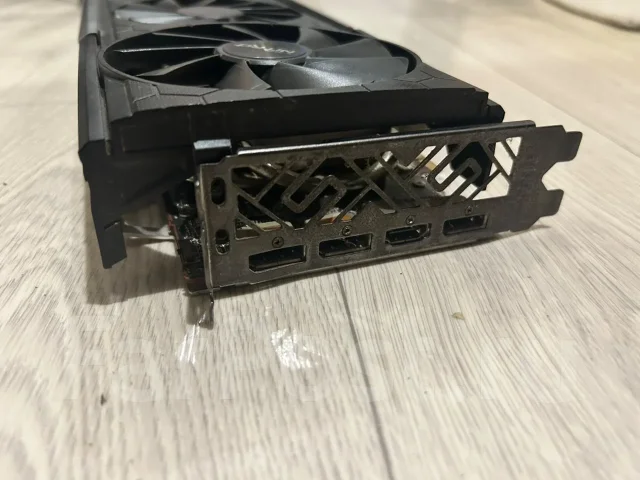 Radeon RX 5700 XT ����
