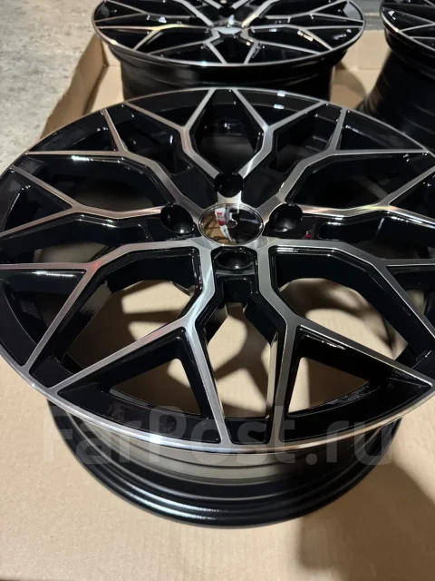 4 Racing. 7.0x16", 4x100, ET38, �� 73,1���. ����