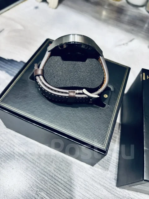 Huawei Watch 4 Pro. GPS, NFC, SIM-�����, IP67, IP68 ����