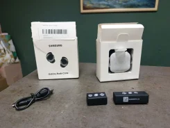 Samsung Galaxy Buds Core ����