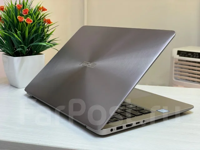 Asus. 14", 2,4����, ��� 8 ��, ���� 240���, WiFi: 1, Bluetooth: 1, ����������� �� 2��. ����
