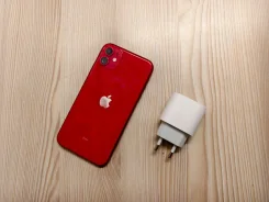 Apple iPhone 11. �/�, 64 ��, �������, 3G, 4G LTE, NFC, eSIM, ������� �������, ������������ ������� ����
