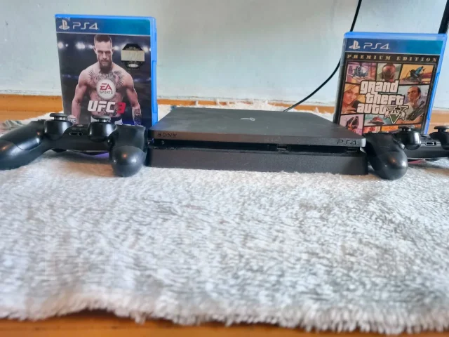 Sony PlayStation 4 ����