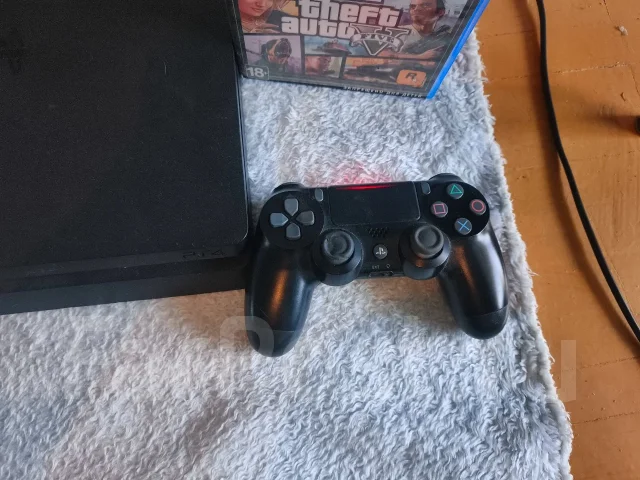 Sony PlayStation 4 ����