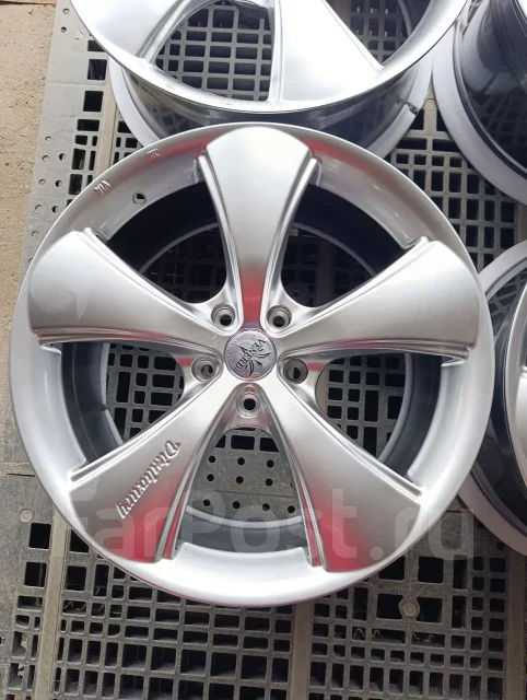 Venerdi. 8.5x19", 5x114.3, ET35, �� 73,1���. ����