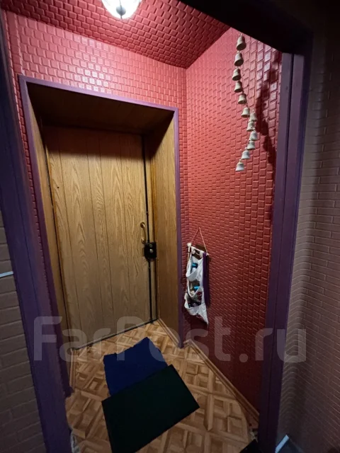 6 ������ � �����, ����� ������ 17�. ������, ���������, 156���.��., 7/9 ���� ����