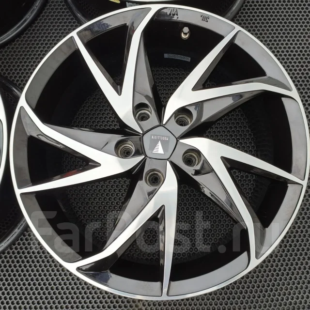 Modellista WingDancer. 7.0x17", 5x114.3, ET45, �� 60,1���. ����