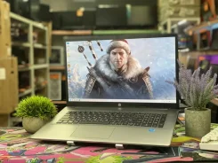 HP. 17.3", 2����, ��� 8 ��, ���� 256���, WiFi: 1, Bluetooth: 1 ����