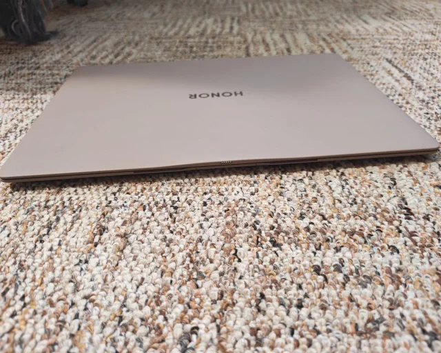 Honor MagicBook Art 14. 14.6", ��� 32 ��, ���� 1 024���, WiFi: 1, Bluetooth: 1 ����