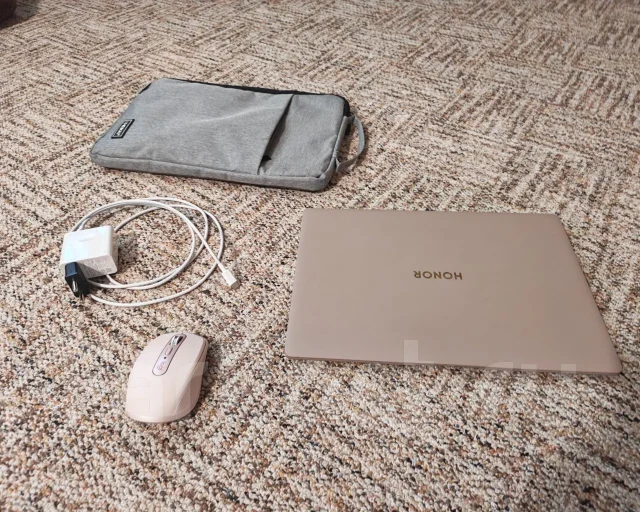 Honor MagicBook Art 14. 14.6", ��� 32 ��, ���� 1 024���, WiFi: 1, Bluetooth: 1 ����