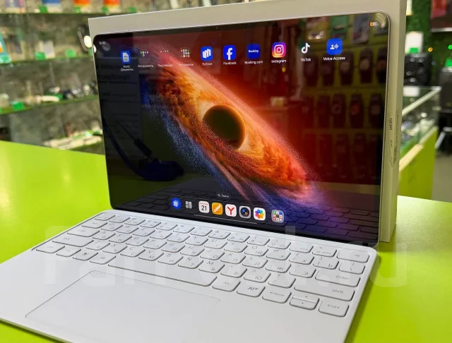 Honor MagicPad 4. 11 ������, ������ 256 �� ����