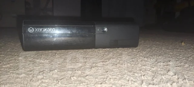 Microsoft Xbox 360 E ����
