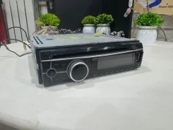 Clarion CZ202 ����