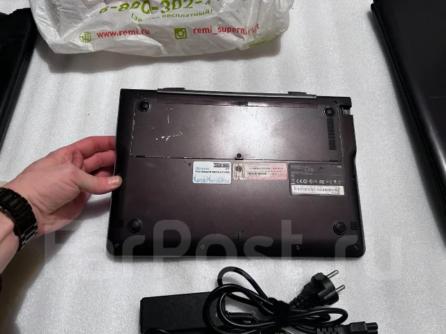 Samsung 535U3C. 13.3", 2,1����, ��� 4 ��, ���� 1���, WiFi: 1, Bluetooth: 1, ����������� �� 1��. ����