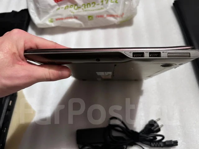 Samsung 535U3C. 13.3", 2,1����, ��� 4 ��, ���� 1���, WiFi: 1, Bluetooth: 1, ����������� �� 1��. ����
