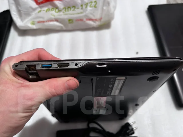 Samsung 535U3C. 13.3", 2,1����, ��� 4 ��, ���� 1���, WiFi: 1, Bluetooth: 1, ����������� �� 1��. ����