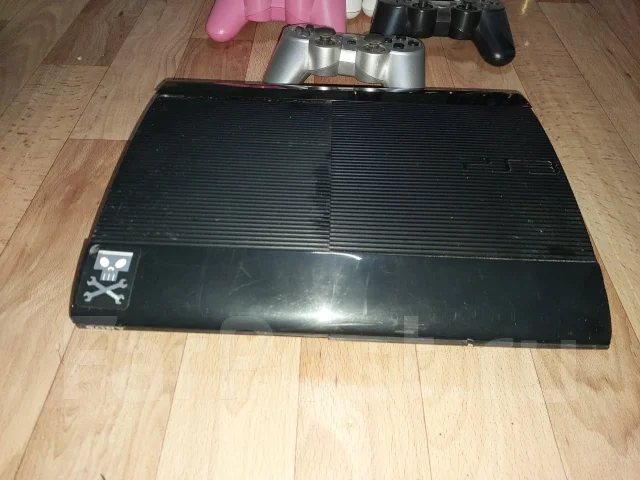 Sony PlayStation 3 Super Slim ����