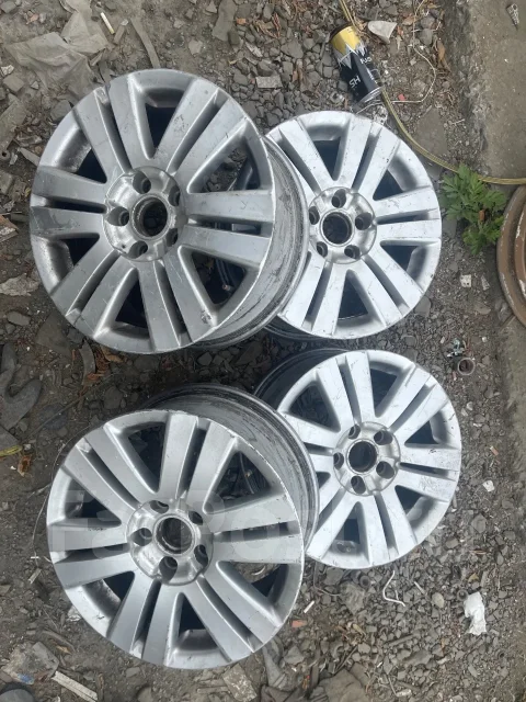 Pontiac. x16", 5x114.3 ����