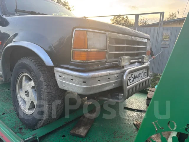 Ford Explorer. 1FMDU34K2PUA33000 ����