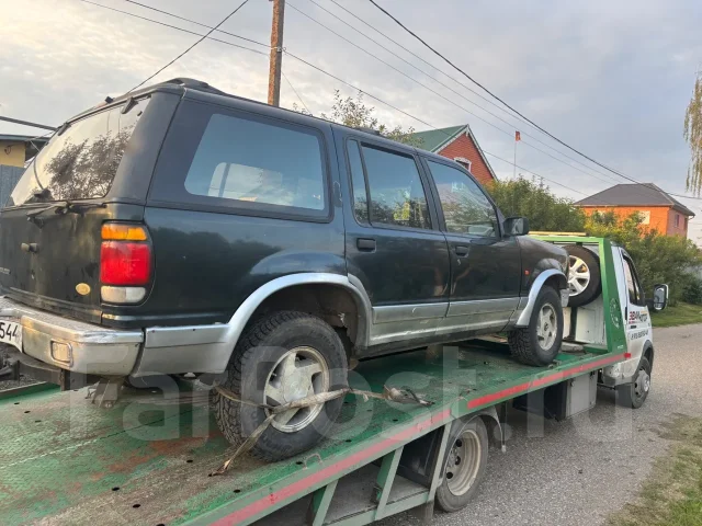 Ford Explorer. 1FMDU34K2PUA33000 ����