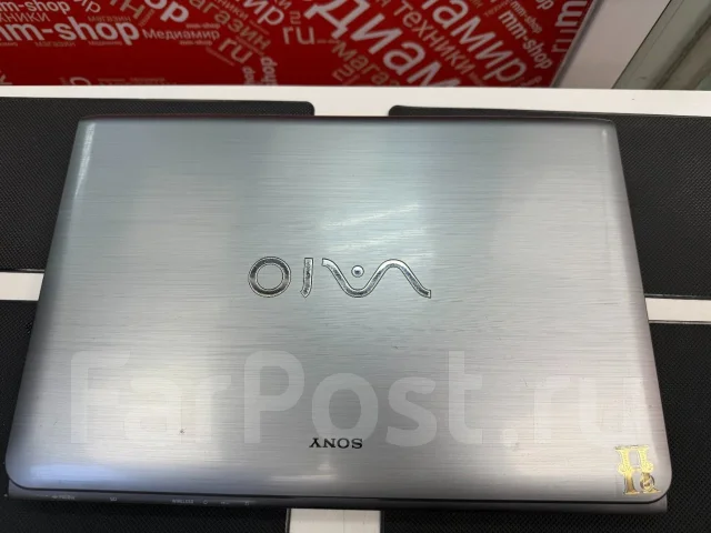 Sony VAIO. 15.6", 2,5����, ��� 6 ��, ���� 256���, WiFi: 1, Bluetooth: 1 ����